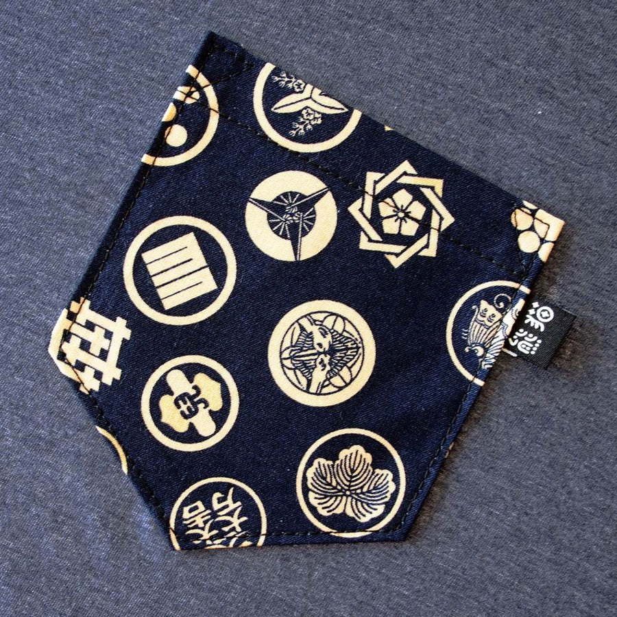 家紋 Family Crest Pocket Ringer Tee for Guys - Panda Butt